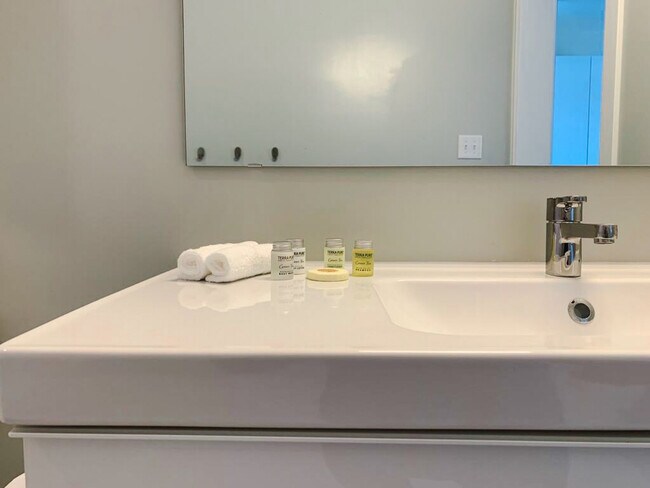 Building Photo - 2530 University Ave