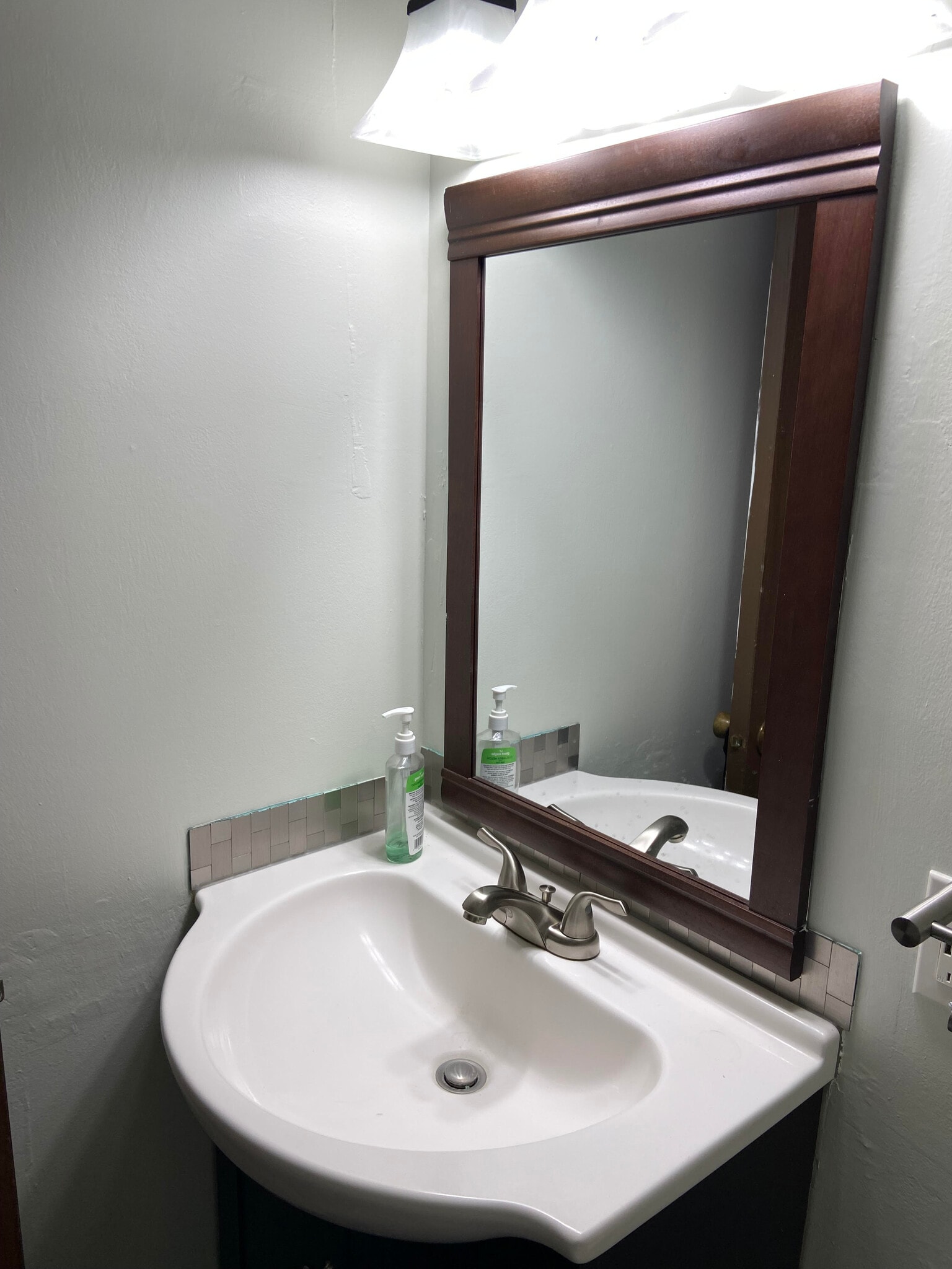 Main Floor 1/2 bath - 1324 Aarons Way