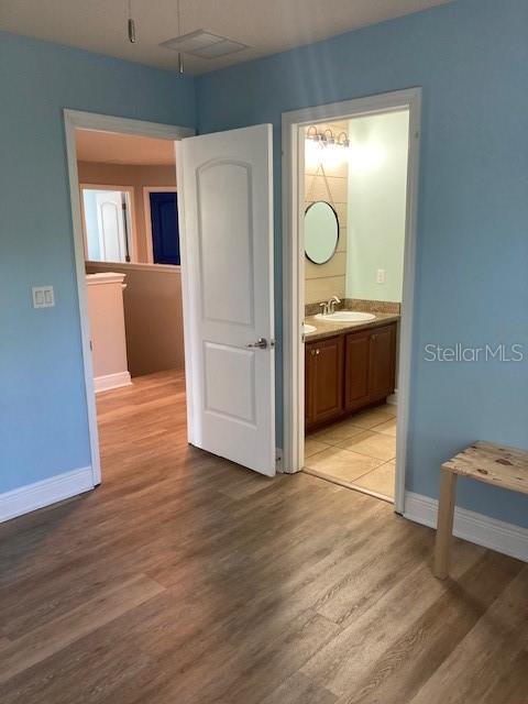 Building Photo - 7 Roxanne Pl