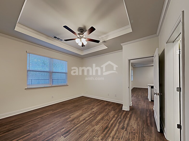 Building Photo - 5280 Valley Dr