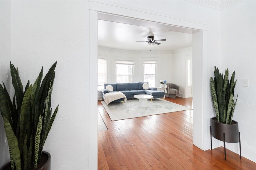 Building Photo - 1444 E 108th St