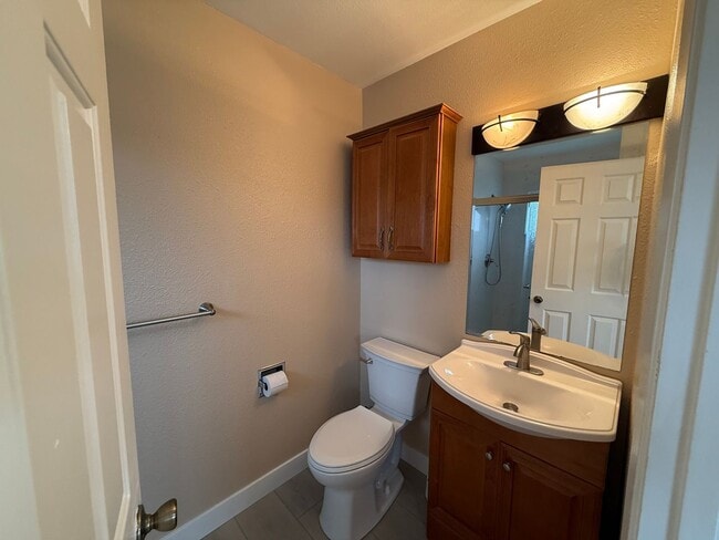 Building Photo - 3 bedroom single story in Manteca!