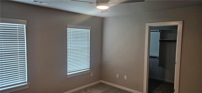 Building Photo - 5906 SW Coywolf St