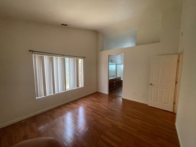 Building Photo - Spacious Home in Mace Ranch Neighborhood D...