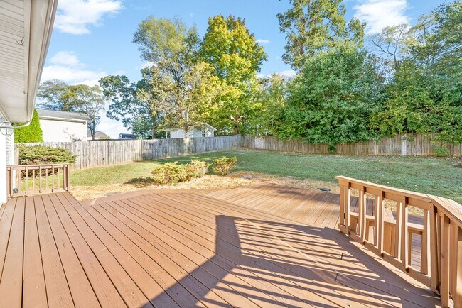 Building Photo - Pet Friendly Three Bedroom with Bonus!