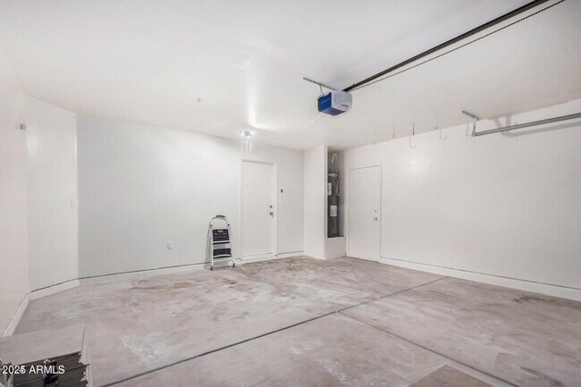 Building Photo - 11836 W Rosewood Dr