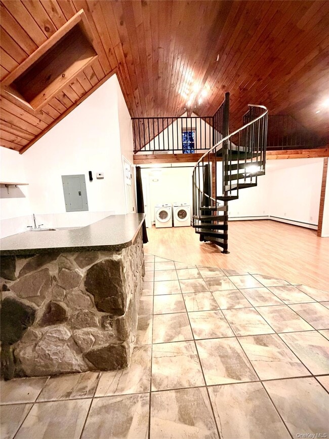 Building Photo - 13 Spring St