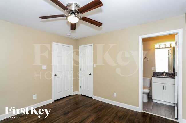 Building Photo - 1855 Shamrock Dr