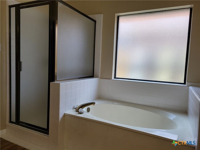 Building Photo - 1104 Lambrusco Dr