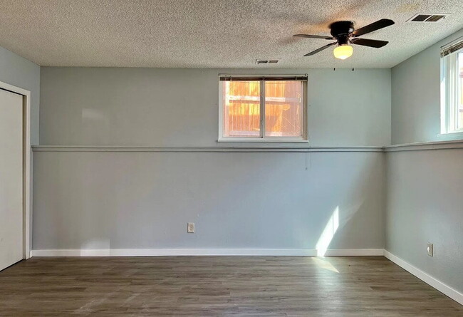 Building Photo - Beautiful 2-Bedroom Gem with Spacious Layo...