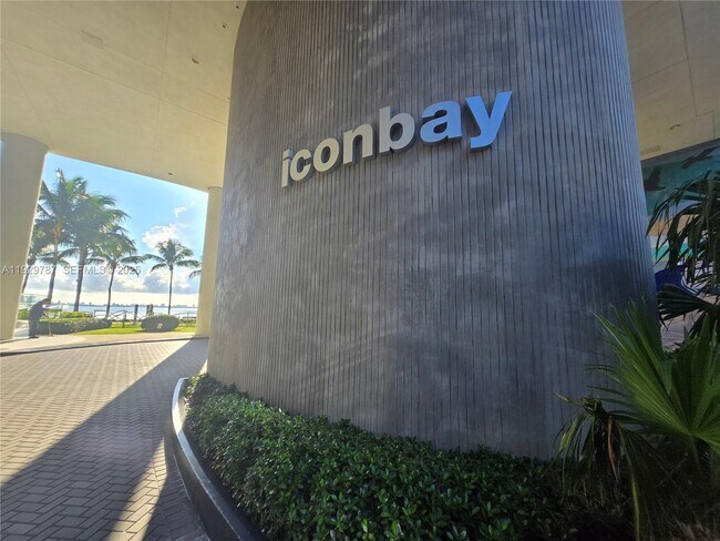 Building Photo - 460 NE 28th St