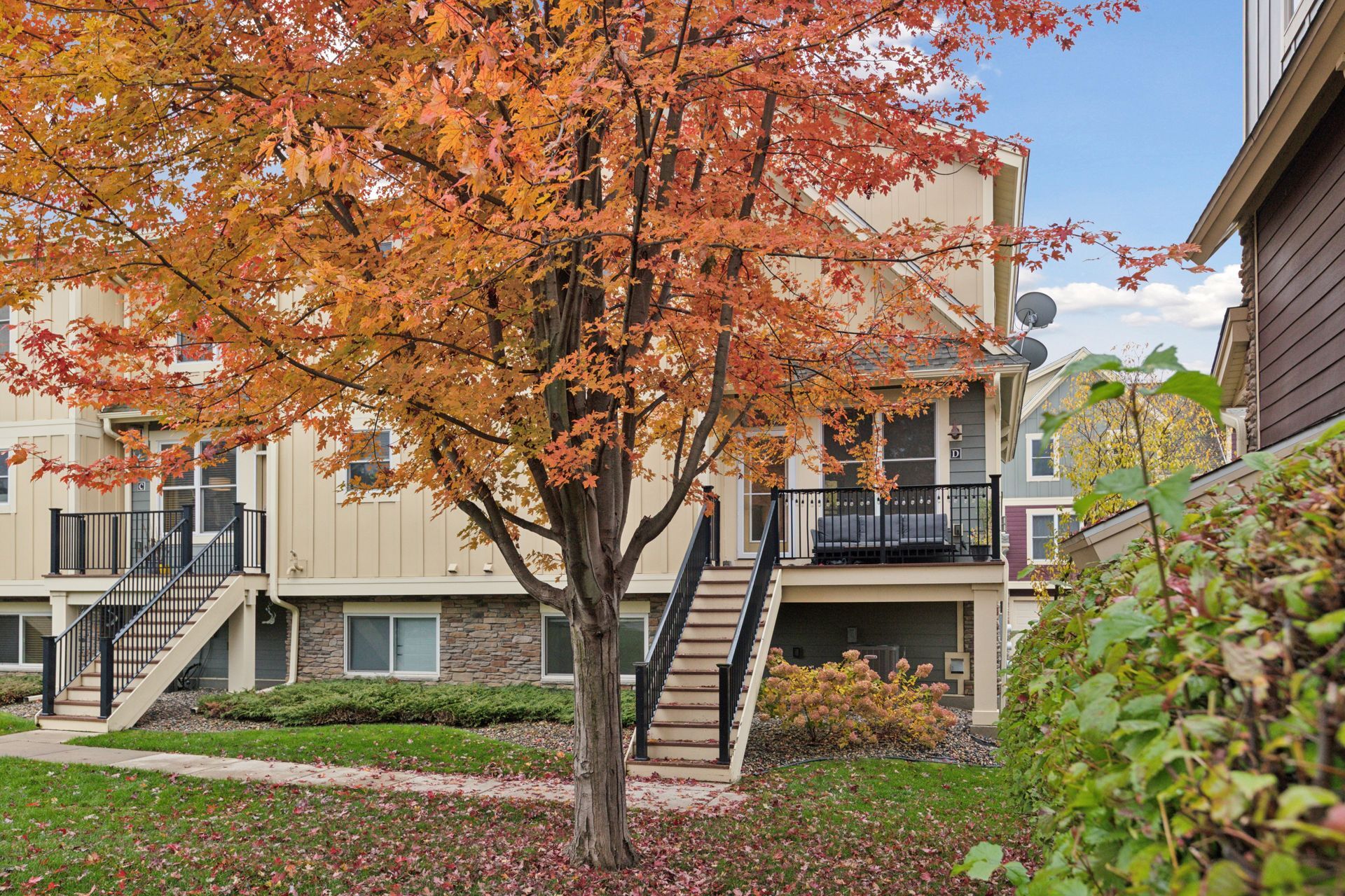 Building Photo - 10749 Falling Water Ln