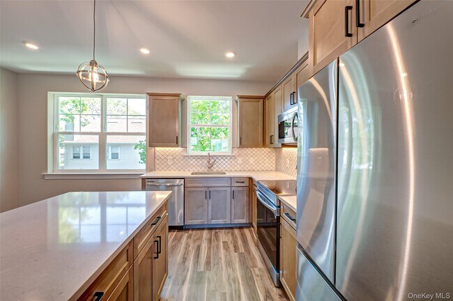 Building Photo - 1 Conklin St