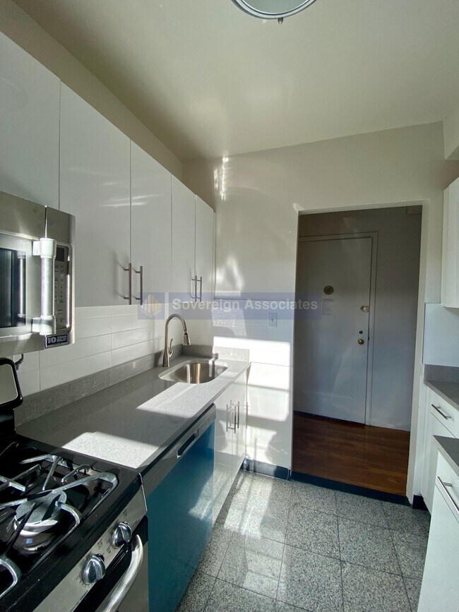 Building Photo - 700 Fort Washington Ave