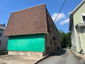 Building Photo - 44 Broad St