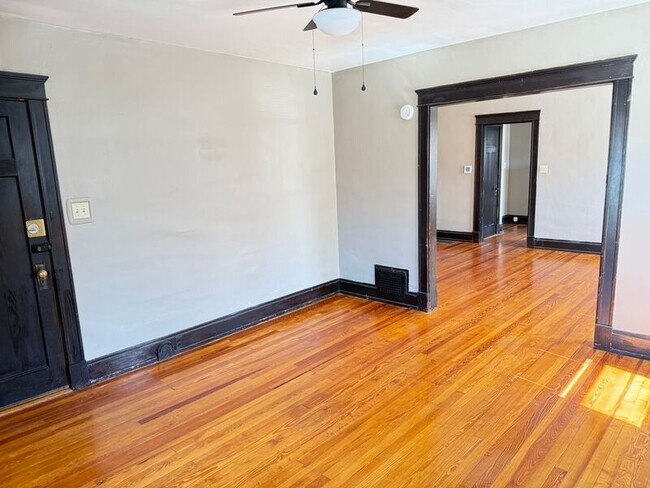 Building Photo - 3636 Besuden Ct