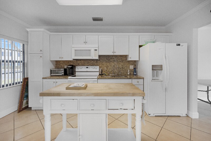 Building Photo - 130 Cypress Club Dr