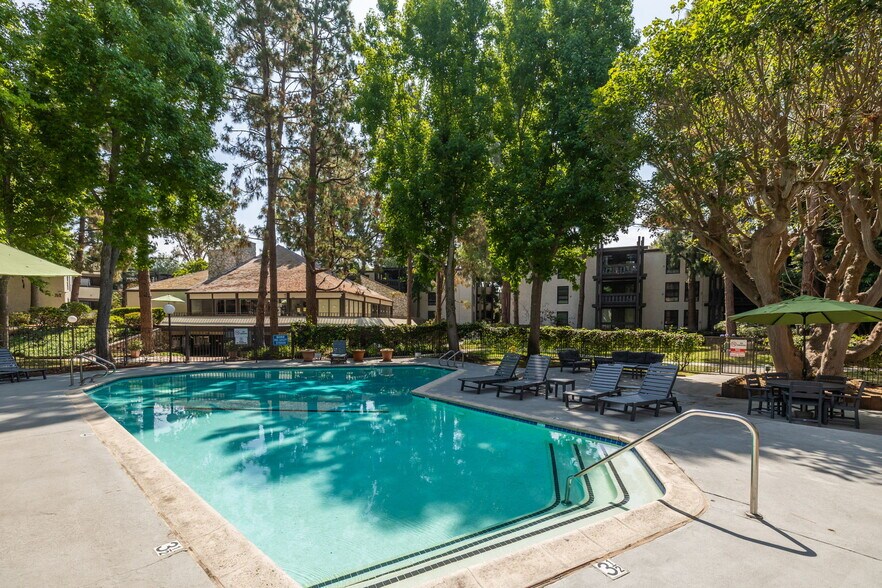 Building Photo - 7742 Redlands St