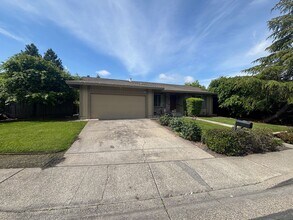 Building Photo - 3 bedroom 2 bathroom Single Family Home with A/C in Santa Rosa's Larkfield Area