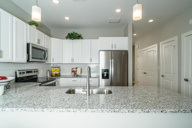 Building Photo - 1528 Crownpoint Dr