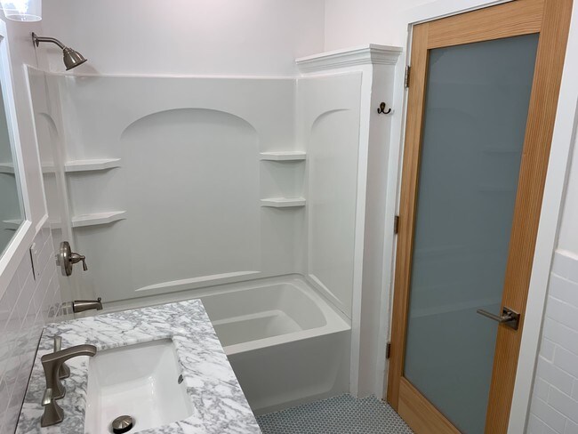 Bathroom 1 - 42 Navy St