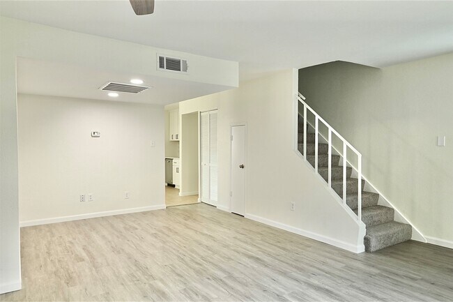 Building Photo - 7918 Prestwood Dr
