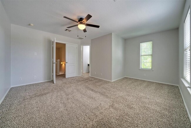 Building Photo - 140 Plum Path