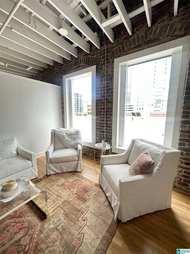 Building Photo - 300 20th St N