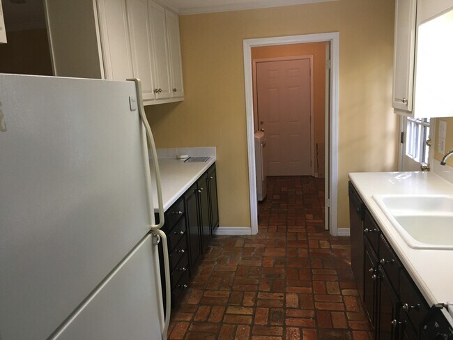 Building Photo - CLOSE TO THE UNIVERSITY OF SOUTH ALABAMA A...