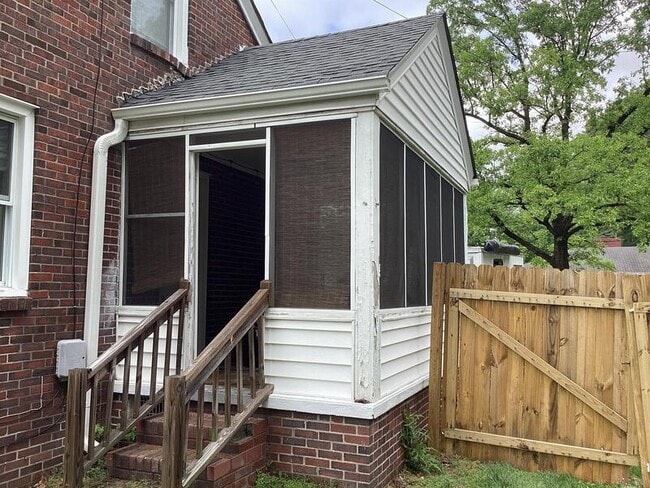 Building Photo - 6413 Glenoak Dr