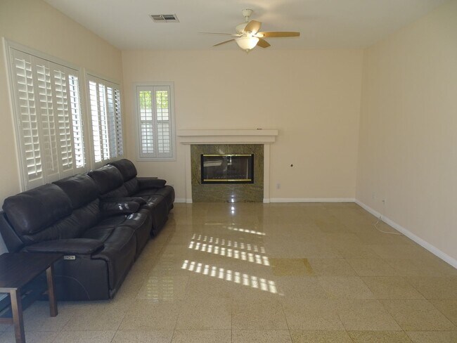 Building Photo - 5 BED Summerlin home w/ 1ST FLOOR BED AND 3/4 BATH