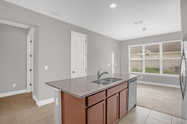 Building Photo - 15537 Honeybell Dr