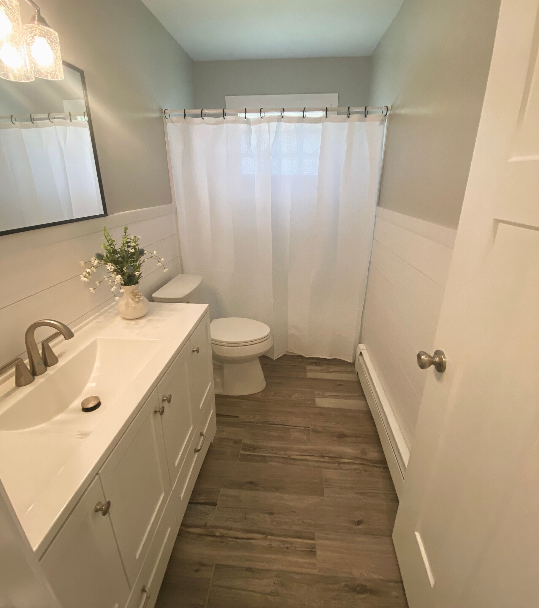 Bathroom - 609 Market St S