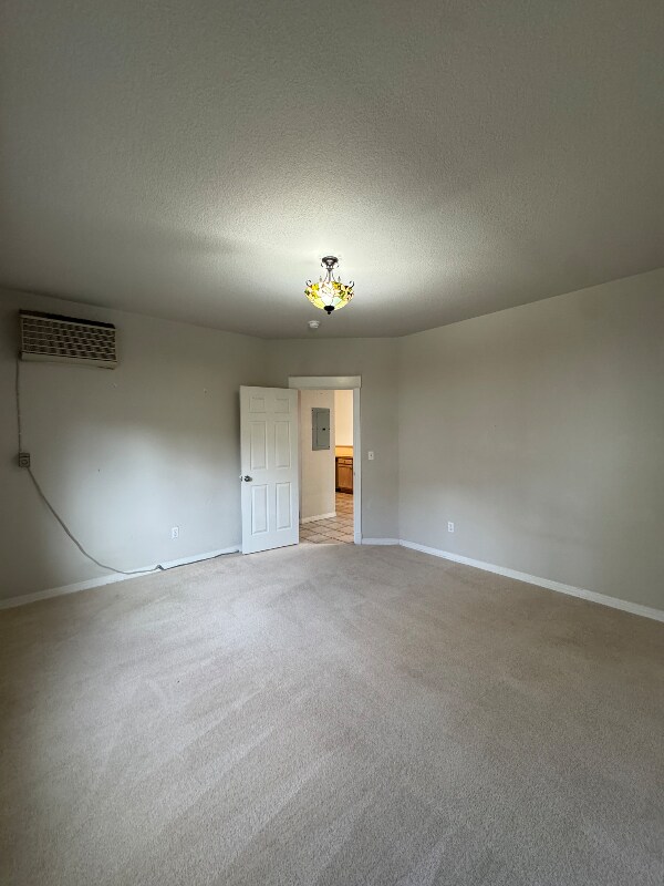 Building Photo - 2025 Mathews St