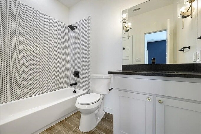 Building Photo - 800 S Welch St