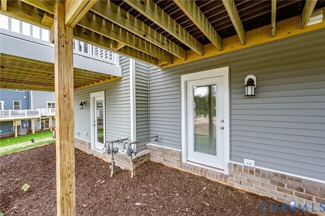 Building Photo - 8757 Whitman Dr