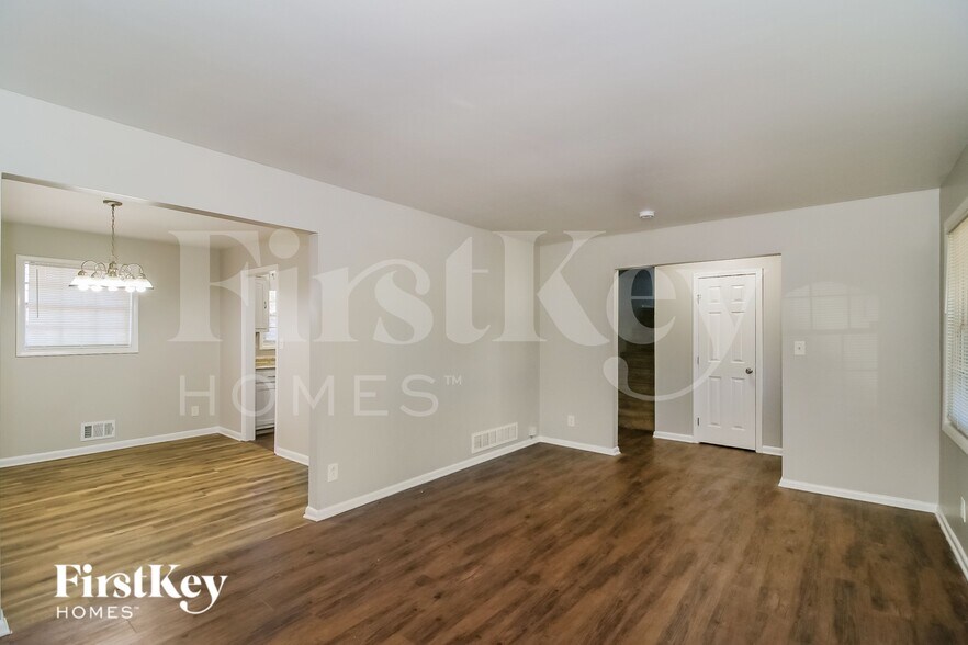 Building Photo - 2364 Tiffany Cir