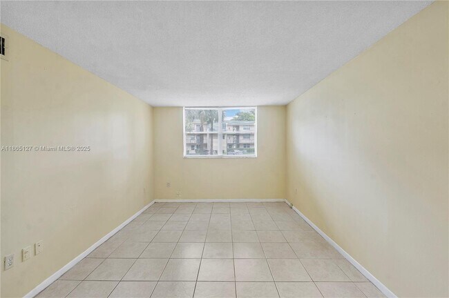 Building Photo - 9091 Lime Bay Blvd