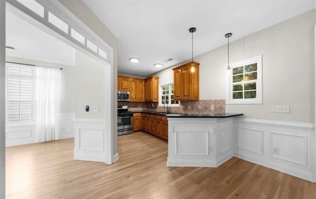 Building Photo - 164 Greenview Dr
