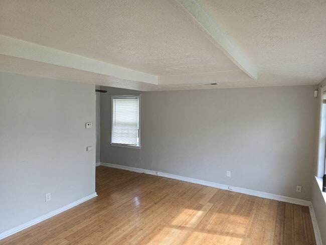 Building Photo - Coming Soon! Cozy 2-Bedroom Gem | $1,049/m...