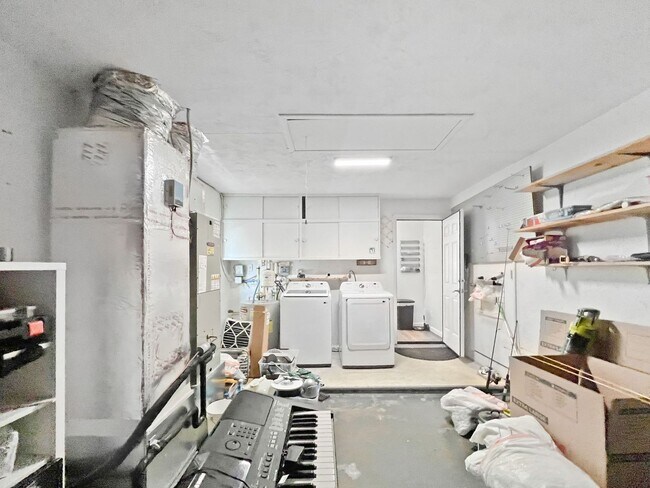 Building Photo - Unfurnished Harbor Hills Home with Creek Views – 3 Bed | 2 Bath