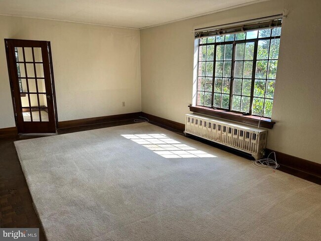 Building Photo - 5 E Maplewood Ave
