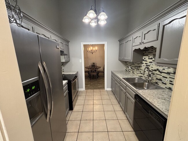 Building Photo - 326 Stoney Creek Ave