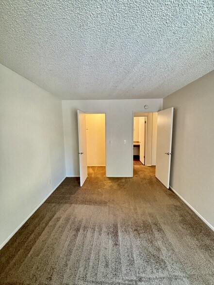 Building Photo - 3950 SW 102nd Ave