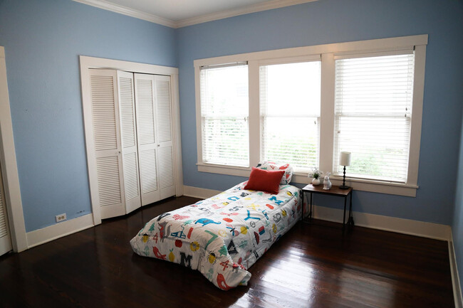 Building Photo - ALAMO HEIGHTS CRAFTSMAN COTTAGE