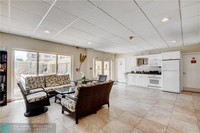 Building Photo - 133 N Pompano Beach Blvd