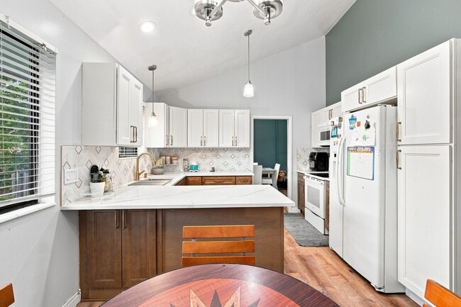 Building Photo - 9229 Alvey Ln