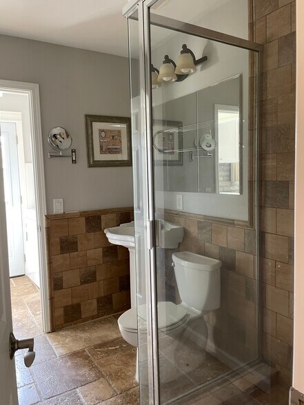 Building Photo - 624 Bella Dr