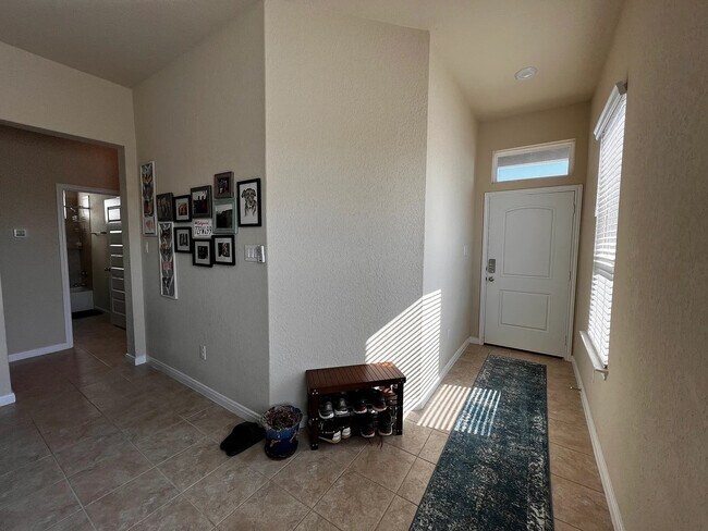 Building Photo - Room in House on Devils River