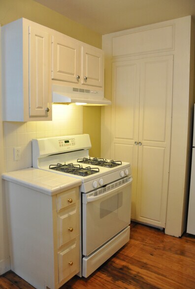 Building Photo - 912 N 6th St